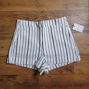 New Forever21 Black and White Zip Up Shorts with Bottom Cuff - Size S